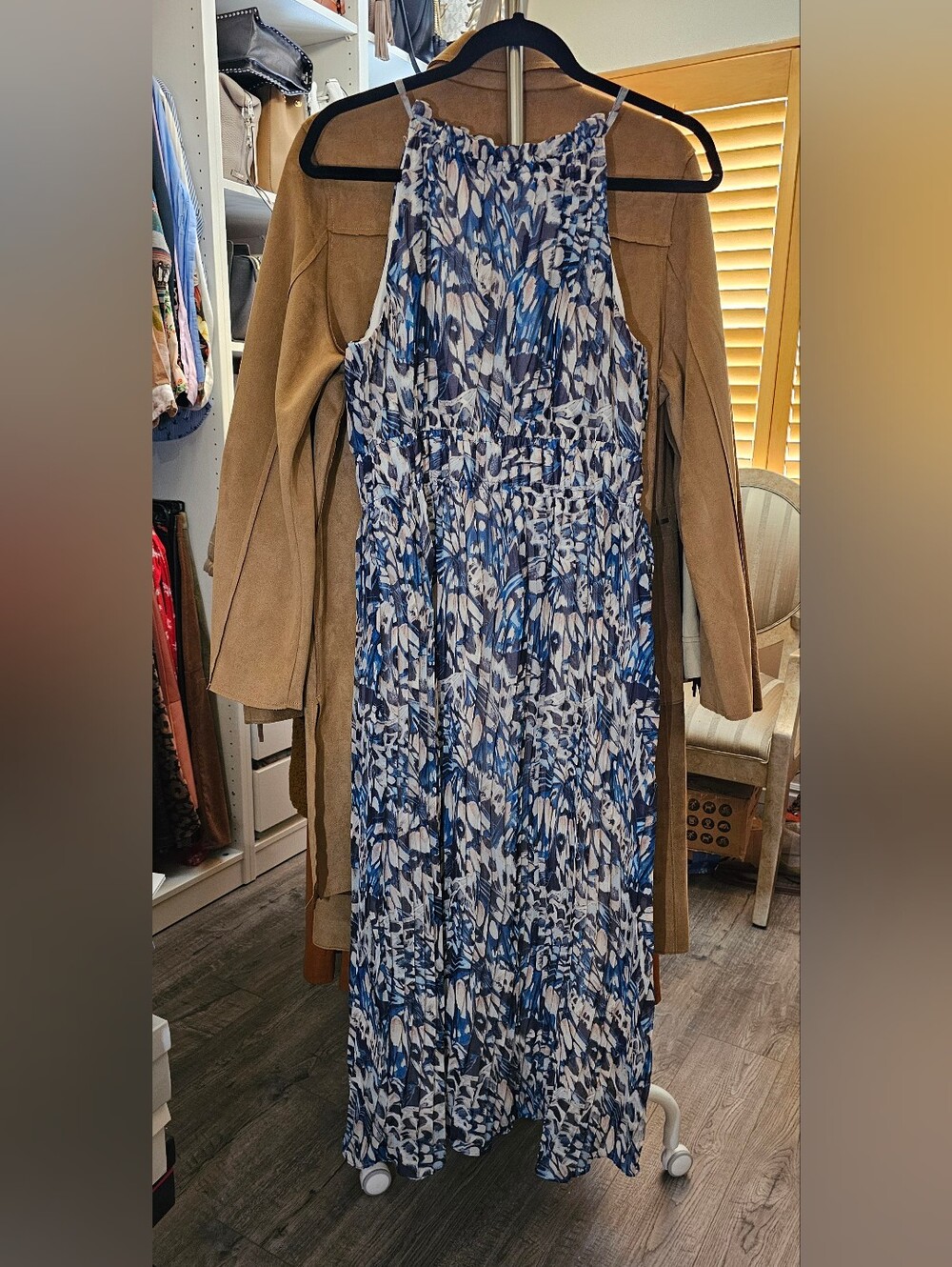 Beautiful Anne Klein printed dress. Size 6.